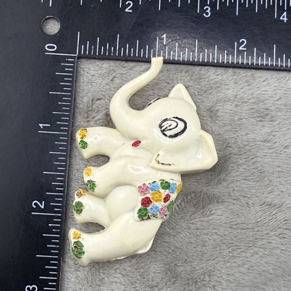 Vintage Estate Elephant Brooch White Floral Painted Plastic Pin 2in - Picture 3 of 7